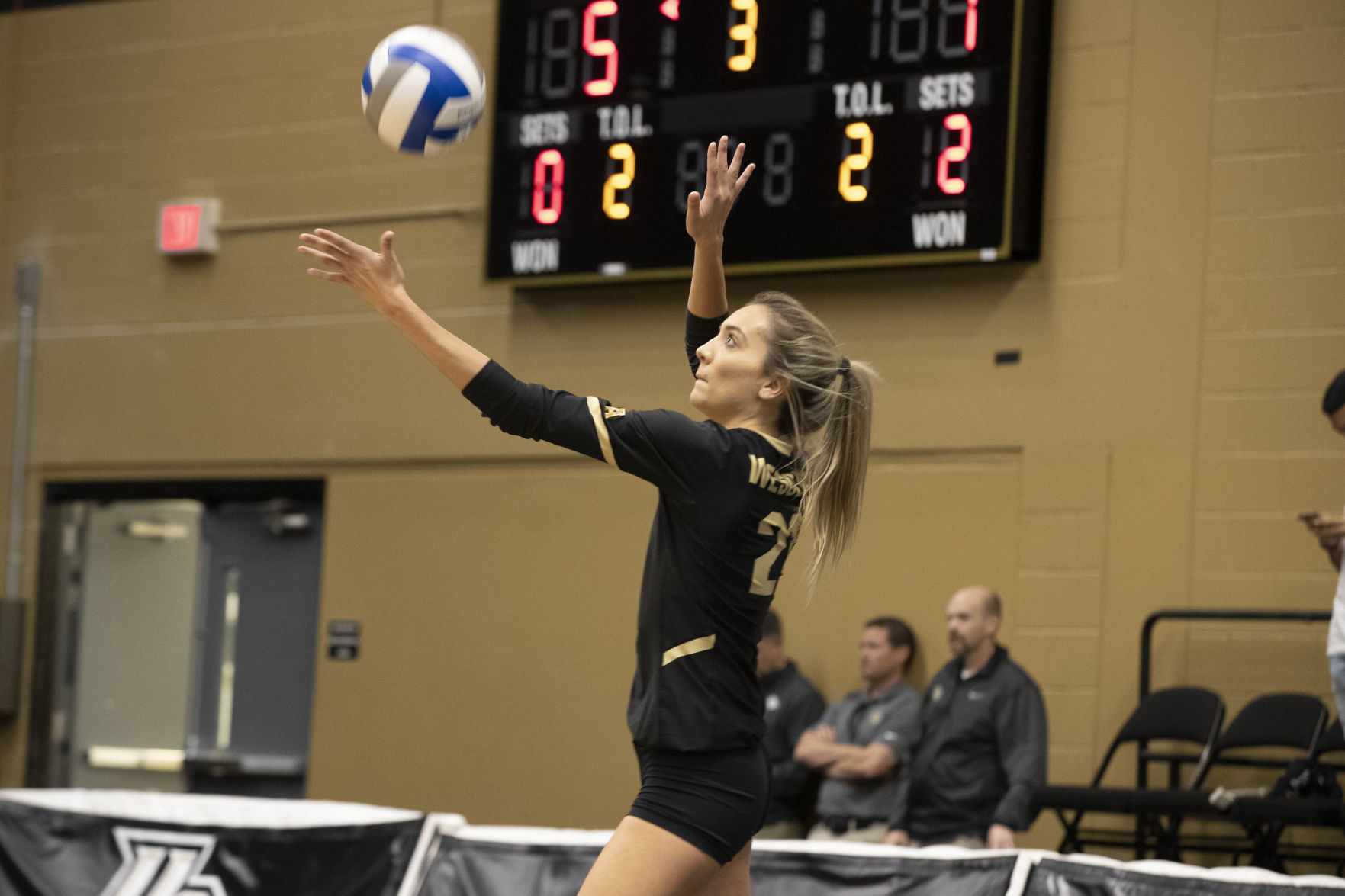 UCF volleyball falls short against Miami (use)